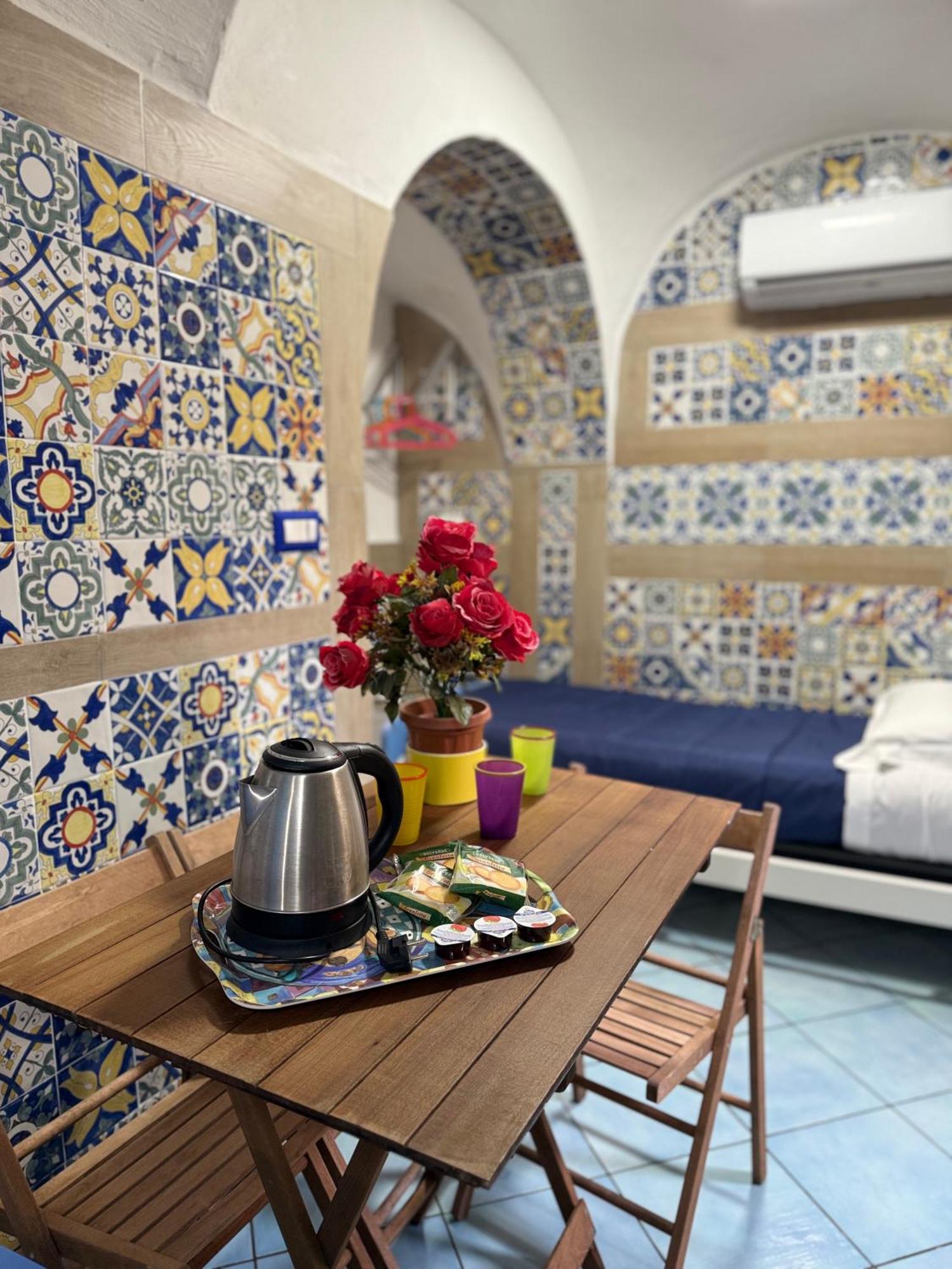 San Nicola Suite & Mini Apartment Сорренто Экстерьер фото